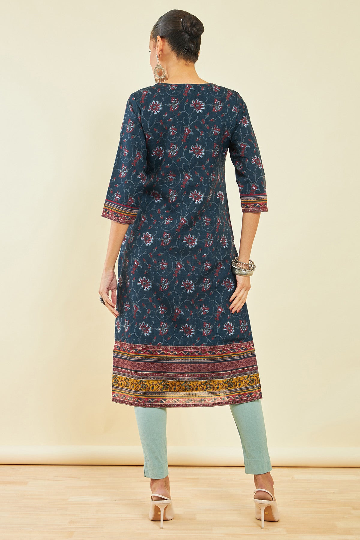 Taavi Women Multicoloured Floral Printed Kalamkari Kurta Price in India,  Full Specifications & Offers | DTashion.com