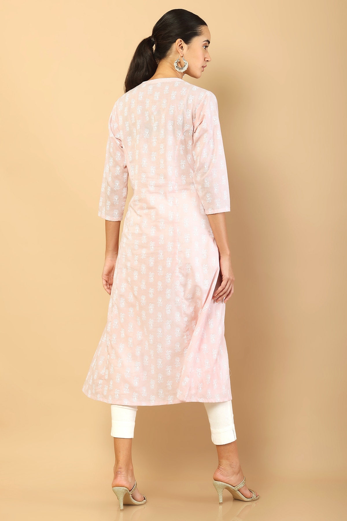 Buy online Floral Kurta Pant Set from ethnic wear for Women by Showoff for  ₹2069 at 63% off | 2023 Limeroad.com