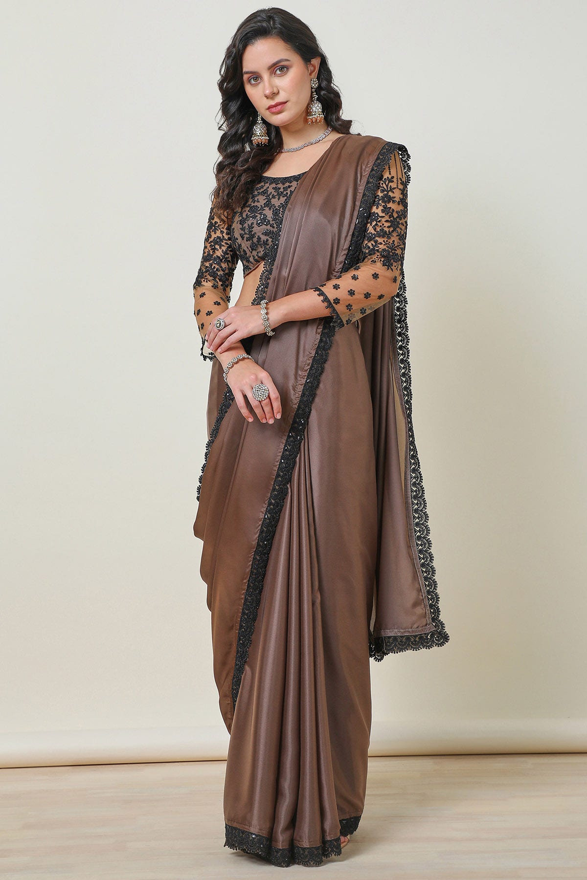 Plain saree with lace border cheap