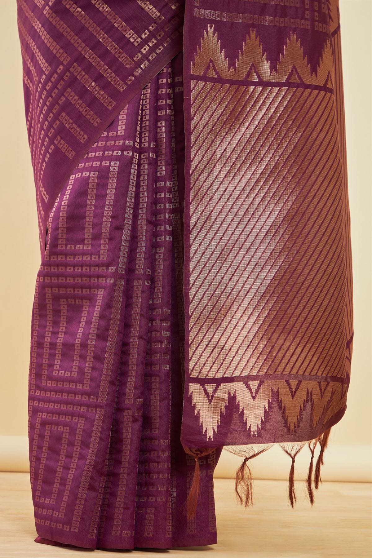 Handloom sarees below discount 1000